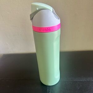 New colorblock 24oz Owala water bottle